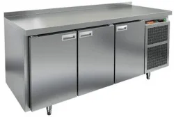 Купить стол охлаждаемый hicold gn 111/bt (-10-18), 3 двери, 1835х700х850 – цена от завода, доставка до двери | RuOborudovanie.ru